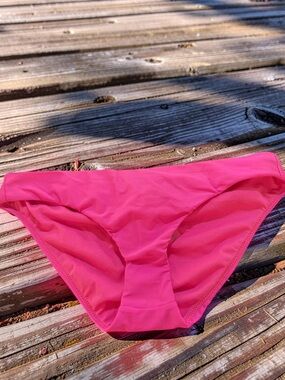 Raisins Hot Pink Bikini Bottom  Size M Center Back Rushing Caribbean Beachy